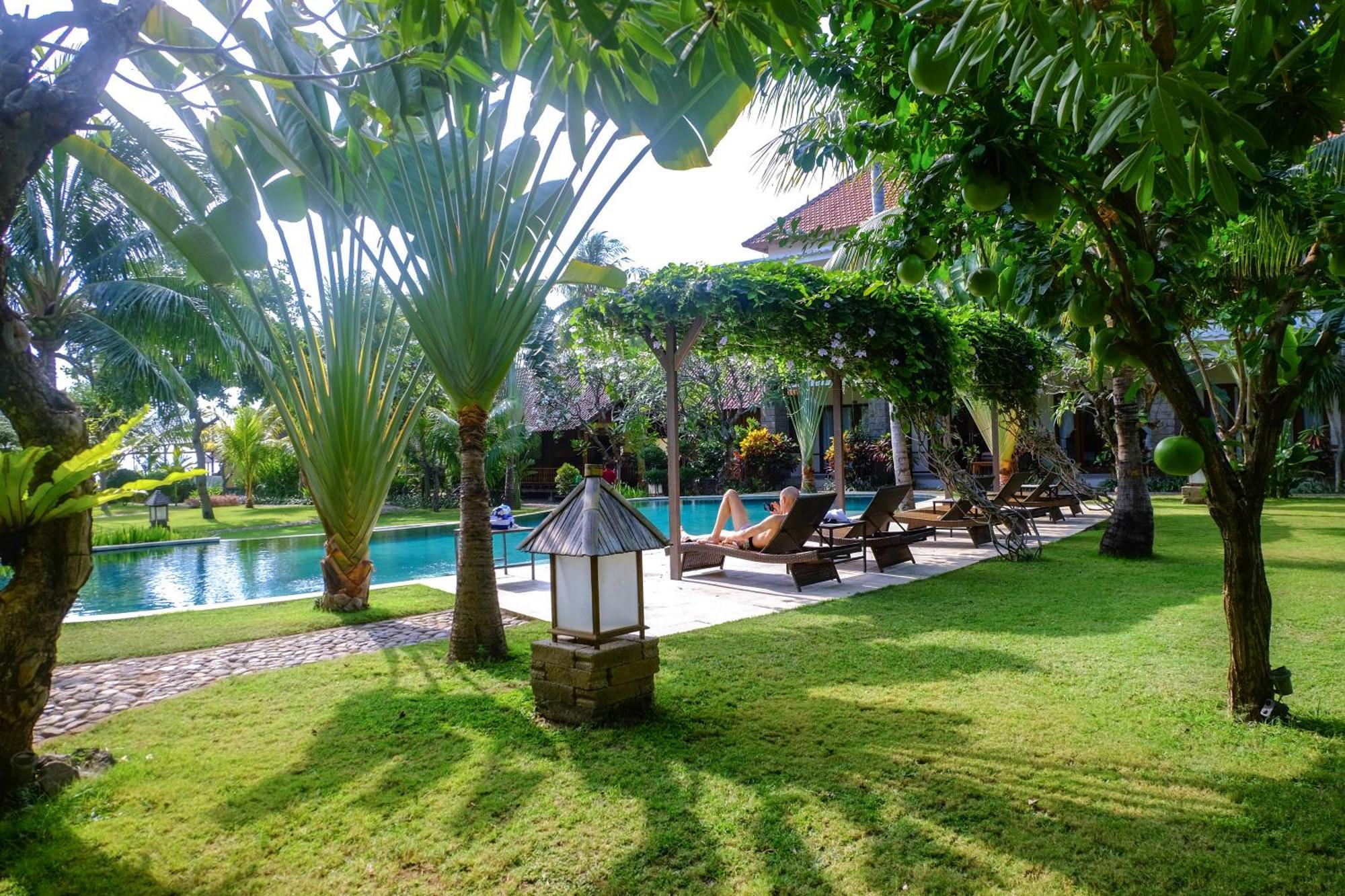 Mina Tanjung Hotel Exterior photo