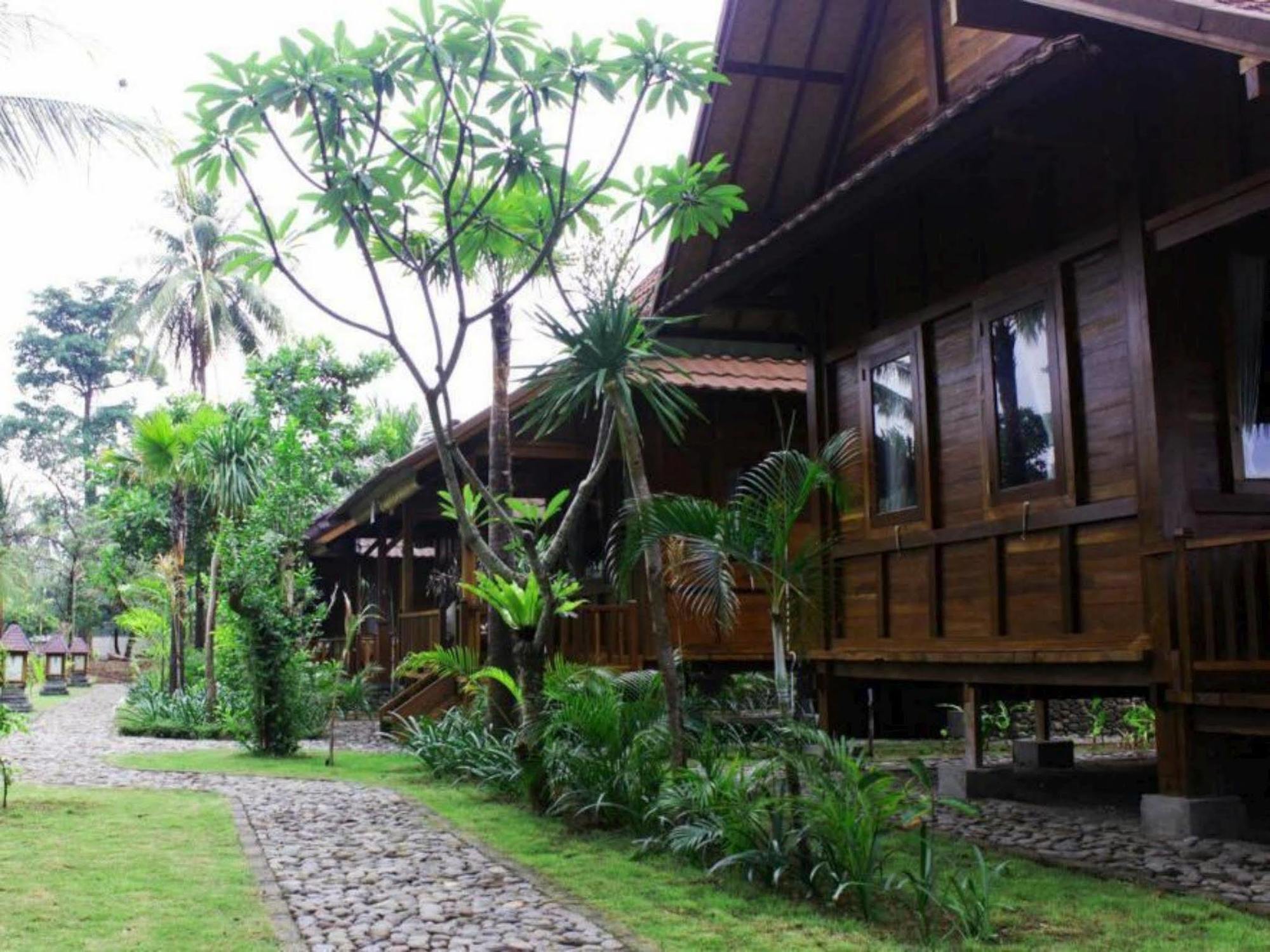 Mina Tanjung Hotel Exterior photo